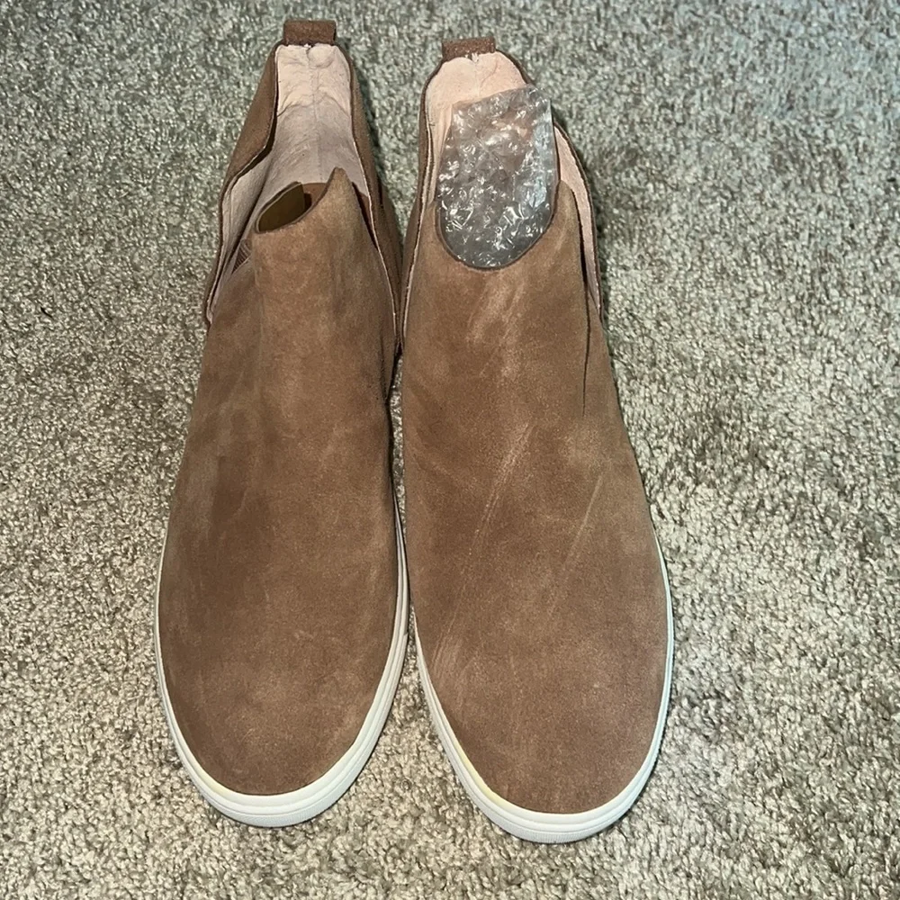 Birdies Womens Brown Suede Falcon Water Resistant Bootie